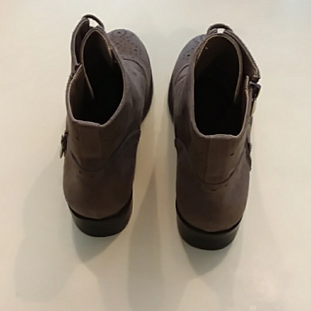 Adrienne vittadini size 7.5 Brown zip up boots - Picture 5 of 9